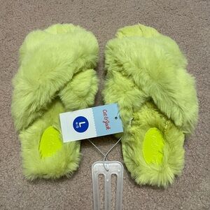 Cat & Jack Bright Yellow Fuzzy Slippers（size:L 4/5)